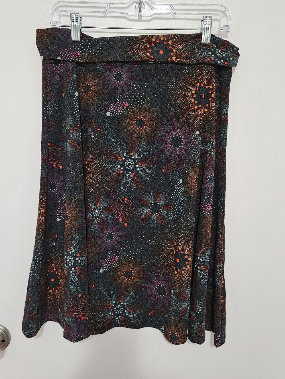 LuLaRoe Black‎ Teal Red Print Skirt Size XL